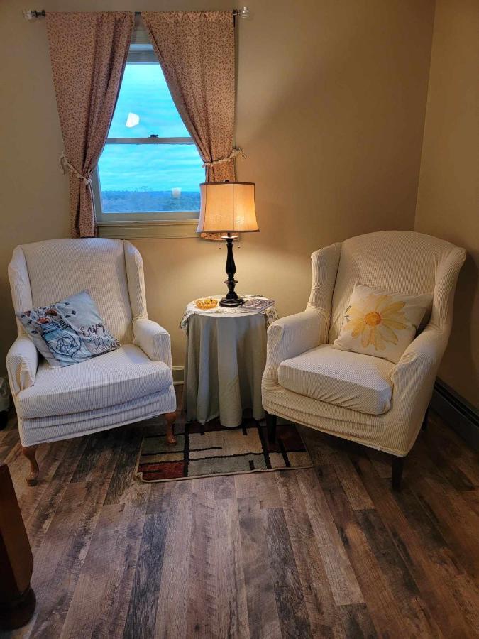 Moonlight Manor Bed & Breakfast Floyd エクステリア 写真