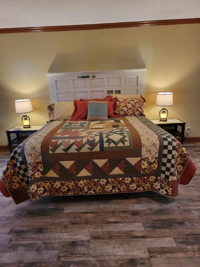 Moonlight Manor Bed & Breakfast Floyd エクステリア 写真