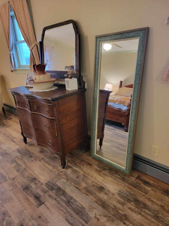 Moonlight Manor Bed & Breakfast Floyd エクステリア 写真