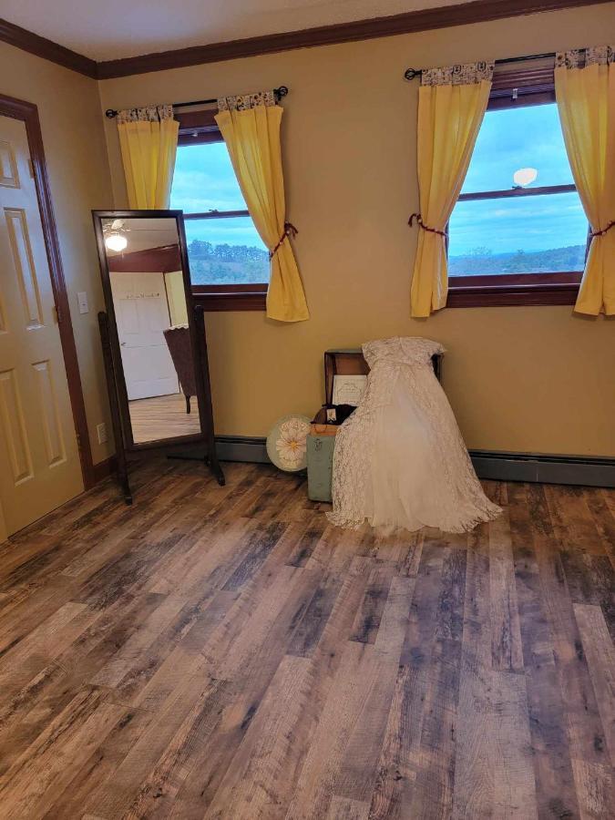 Moonlight Manor Bed & Breakfast Floyd エクステリア 写真