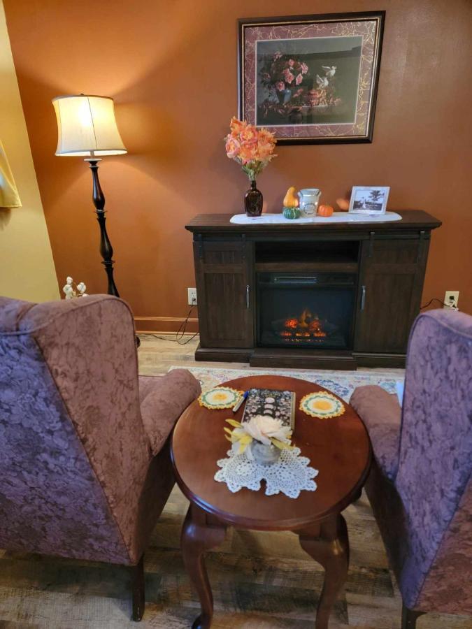Moonlight Manor Bed & Breakfast Floyd エクステリア 写真