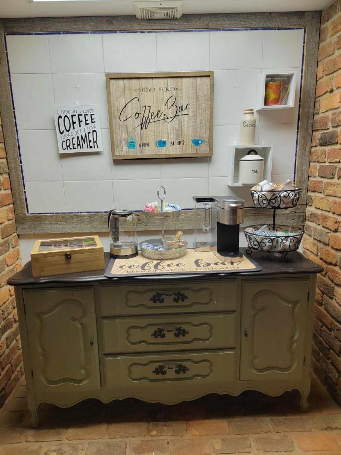 Moonlight Manor Bed & Breakfast Floyd エクステリア 写真