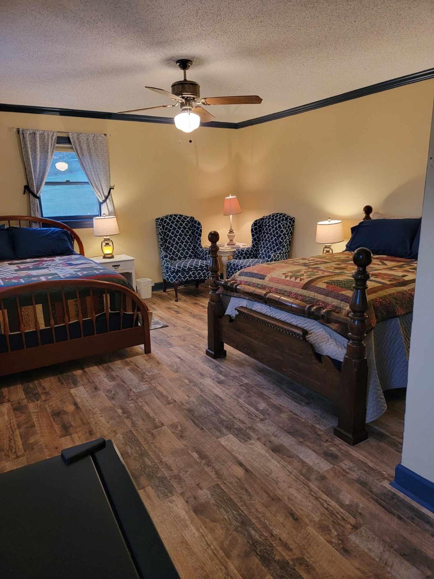 Moonlight Manor Bed & Breakfast Floyd エクステリア 写真
